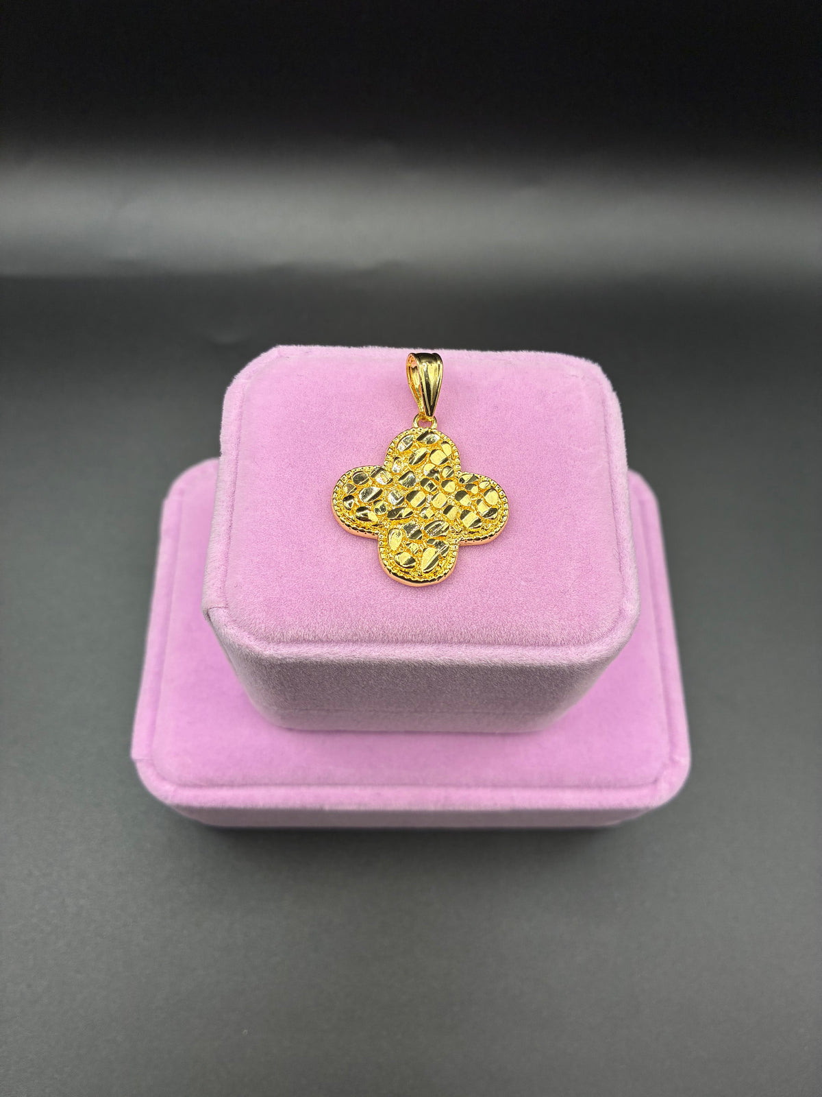 Women clover pendant 14k gold plated