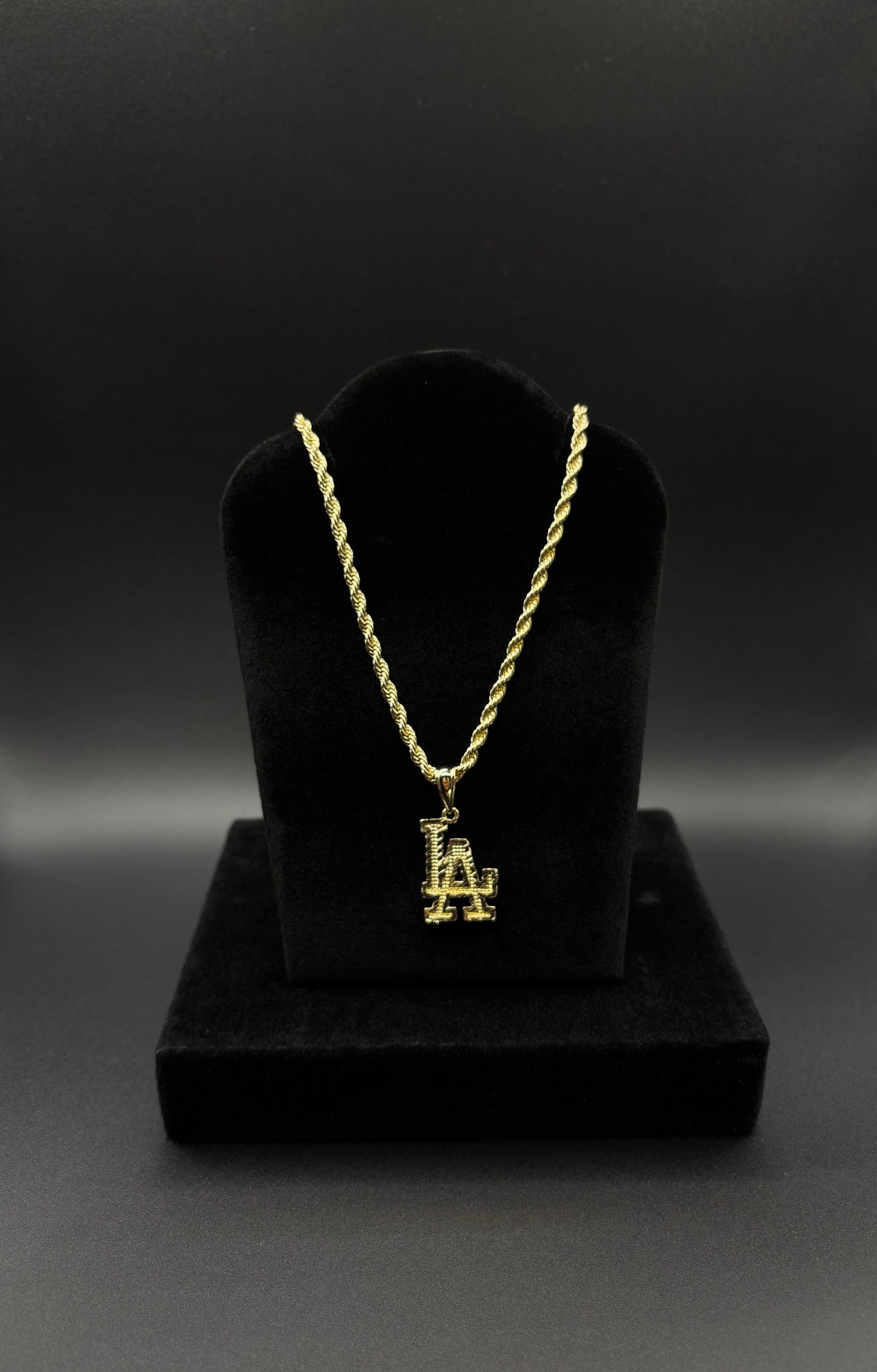 Women LA Pendant & Chain 14k Plated
