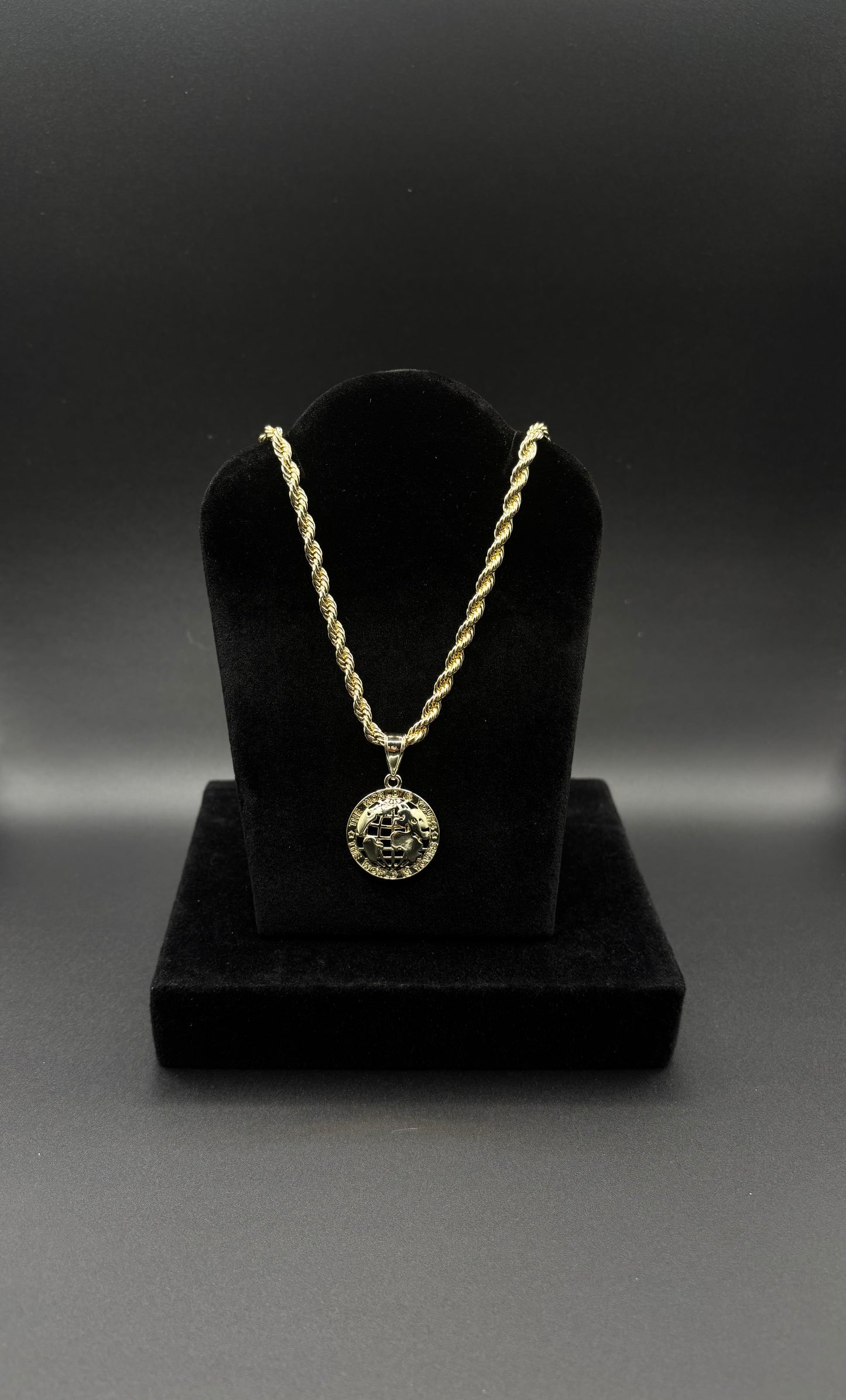 Women The World Is Yours Pendant & Chain 14k Gold Plated