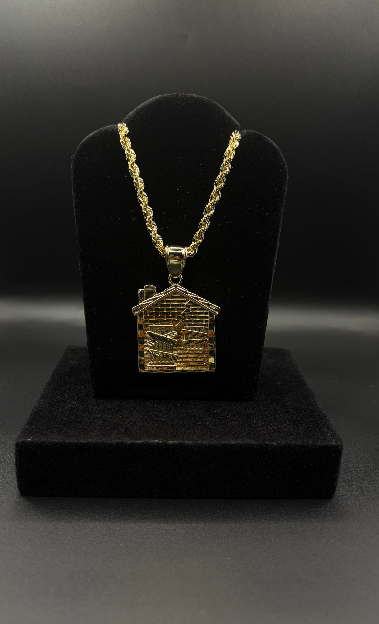 Men Twisted Rope Chain 24inch With Big Trap House Pendant 14k Gold Plated